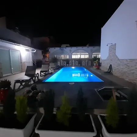 Tenerife Little Village S *